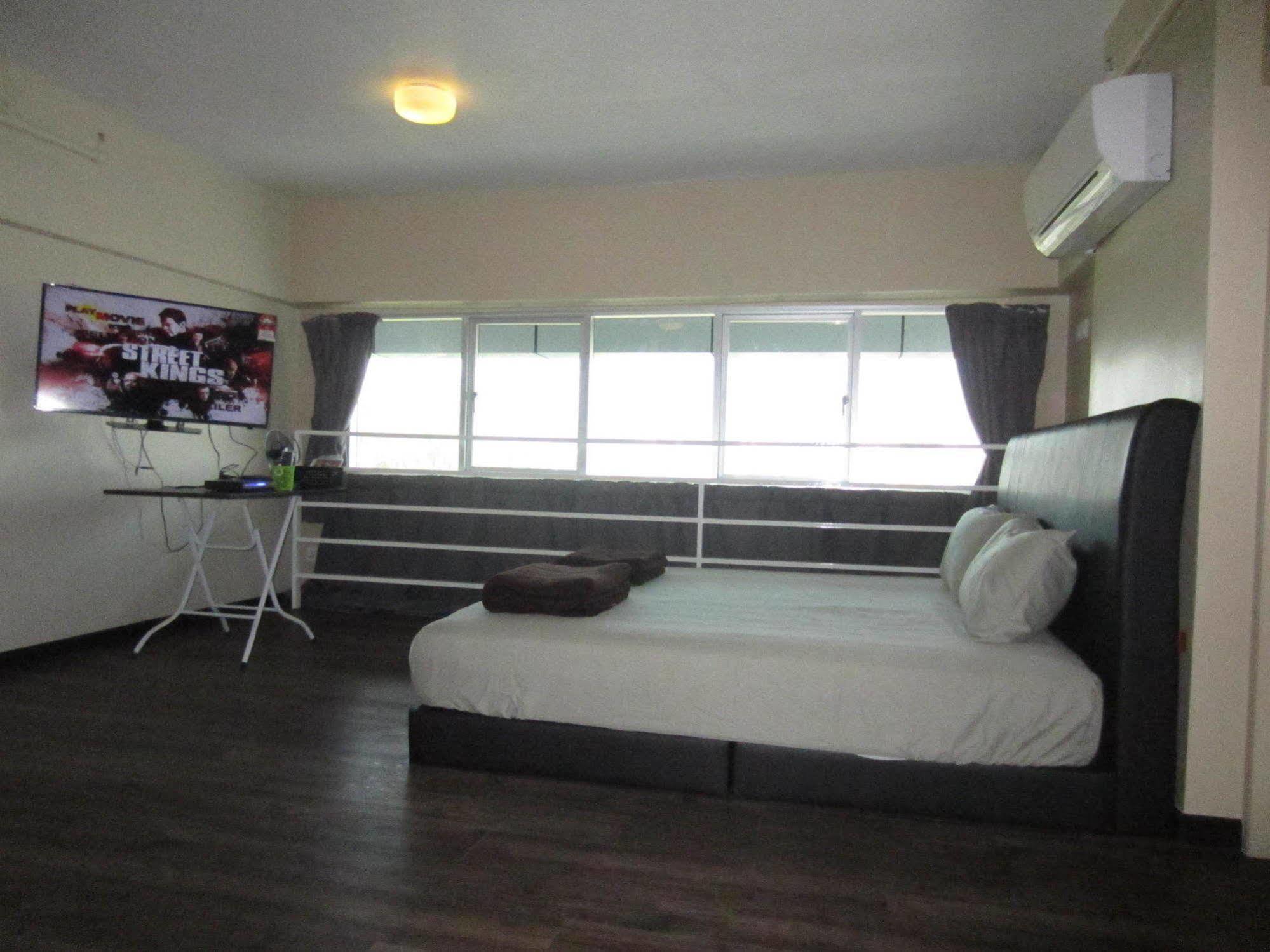 The Ceo Duplex Soho Suite 峇六拜 外观 照片