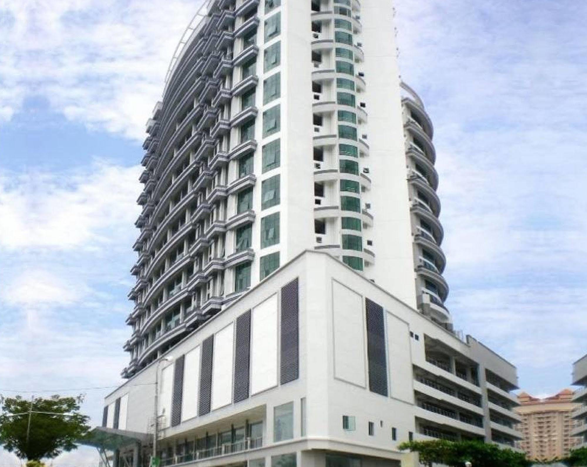 The Ceo Duplex Soho Suite 峇六拜 外观 照片