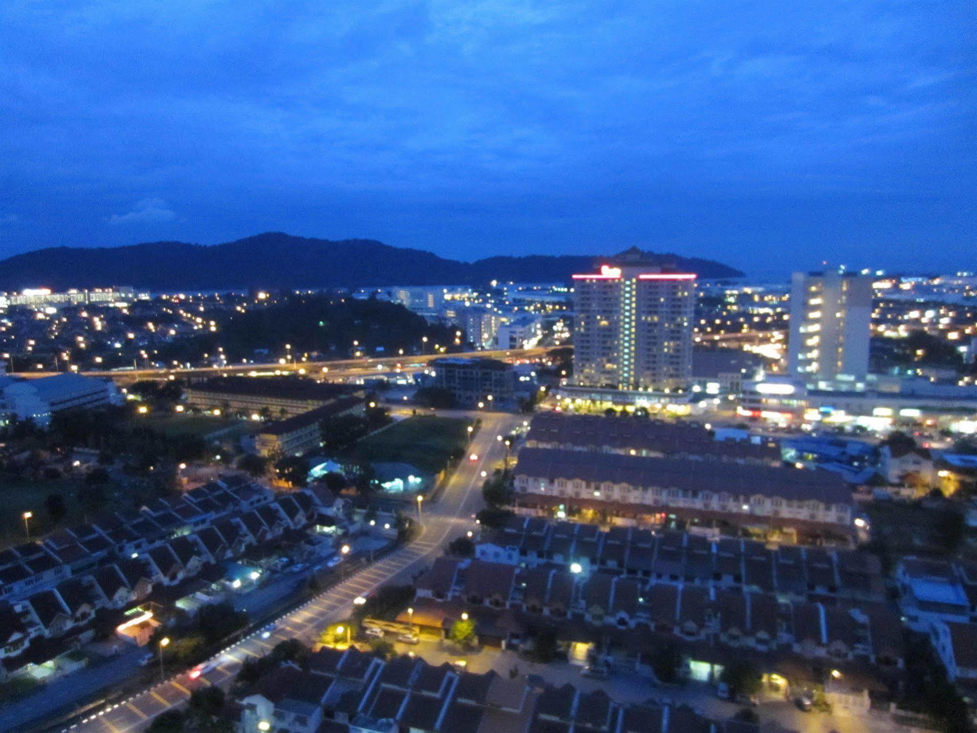 The Ceo Duplex Soho Suite 峇六拜 外观 照片